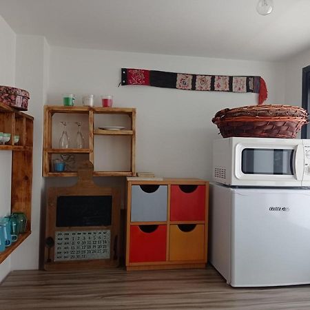 New! Great Location! Vibrant Downtown, Talpiot Market, Flea Market, Carmel Beach, Close To Everywhere Appartement Haifa Buitenkant foto
