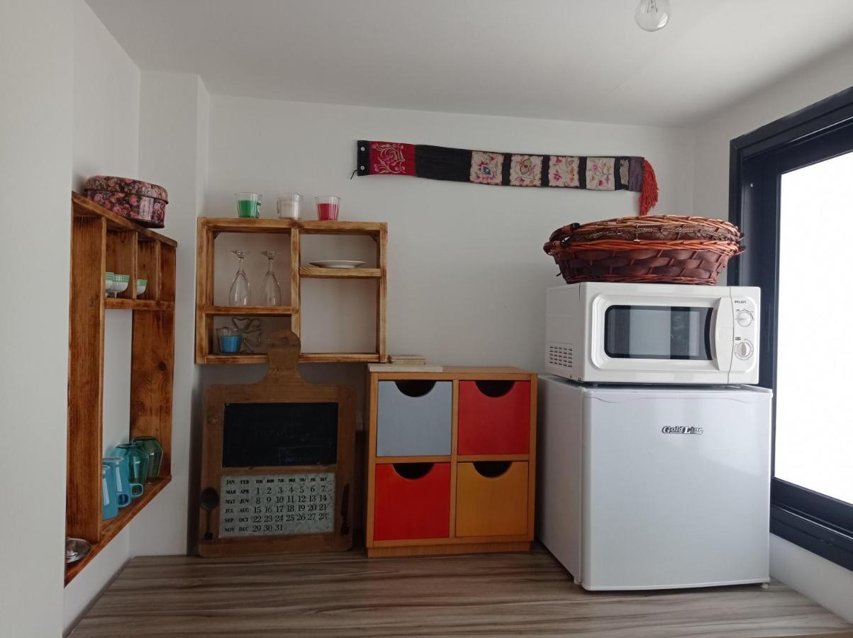 New! Great Location! Vibrant Downtown, Talpiot Market, Flea Market, Carmel Beach, Close To Everywhere Appartement Haifa Buitenkant foto