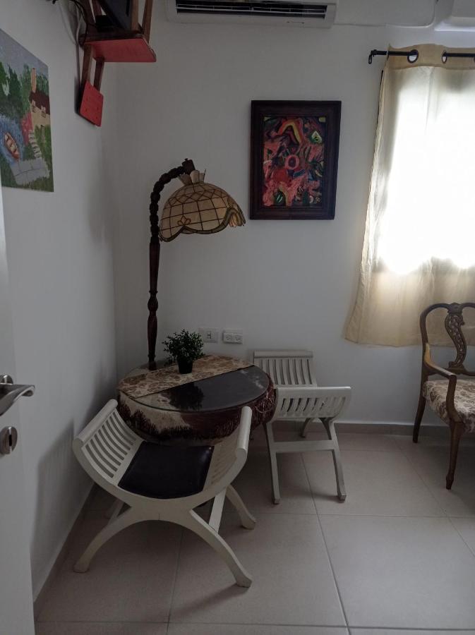 New! Great Location! Vibrant Downtown, Talpiot Market, Flea Market, Carmel Beach, Close To Everywhere Appartement Haifa Buitenkant foto
