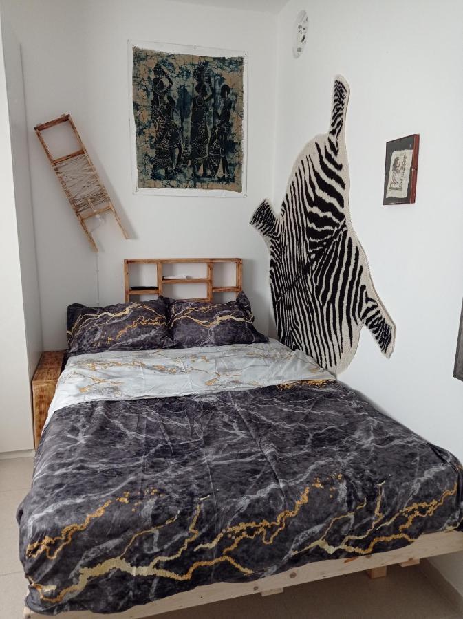 New! Great Location! Vibrant Downtown, Talpiot Market, Flea Market, Carmel Beach, Close To Everywhere Appartement Haifa Buitenkant foto