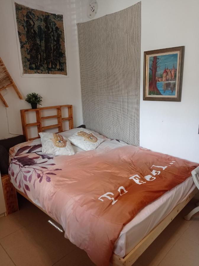 New! Great Location! Vibrant Downtown, Talpiot Market, Flea Market, Carmel Beach, Close To Everywhere Appartement Haifa Buitenkant foto