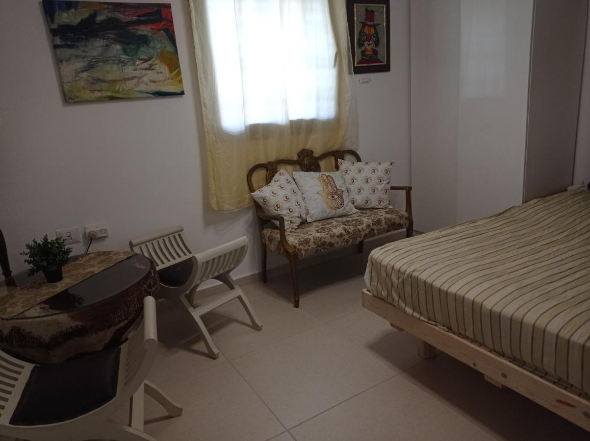 New! Great Location! Vibrant Downtown, Talpiot Market, Flea Market, Carmel Beach, Close To Everywhere Appartement Haifa Buitenkant foto