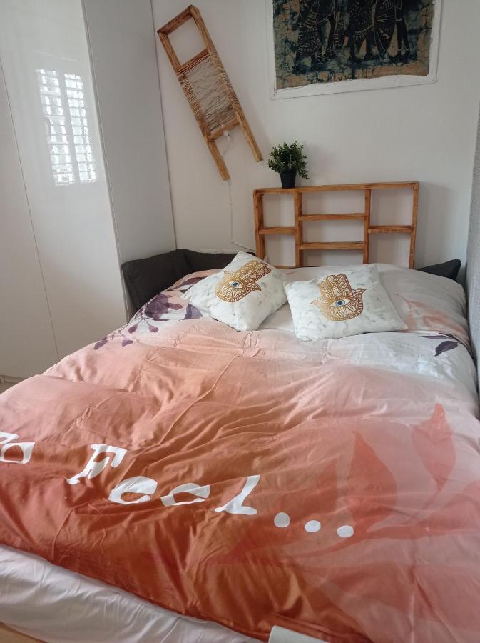 New! Great Location! Vibrant Downtown, Talpiot Market, Flea Market, Carmel Beach, Close To Everywhere Appartement Haifa Buitenkant foto